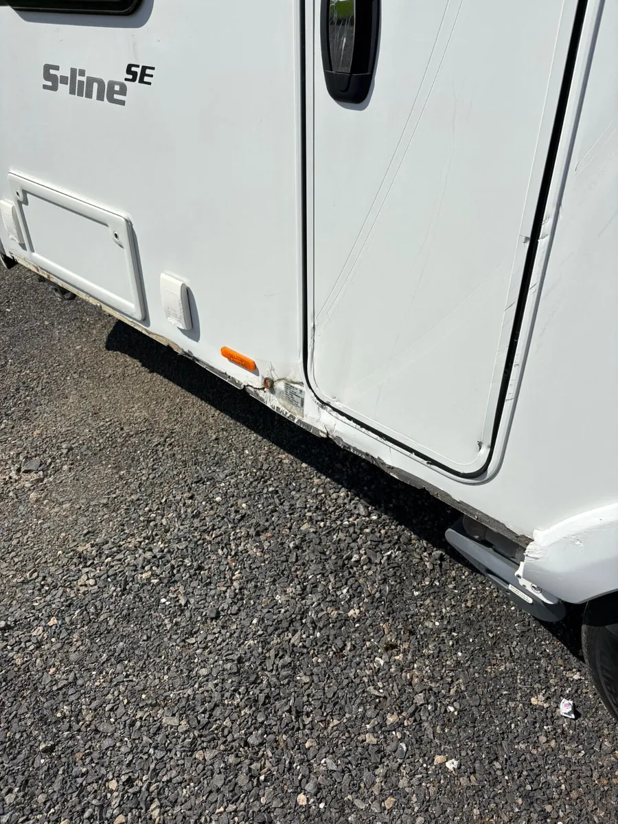 2020 swift 4berth island bed damaged - Image 4
