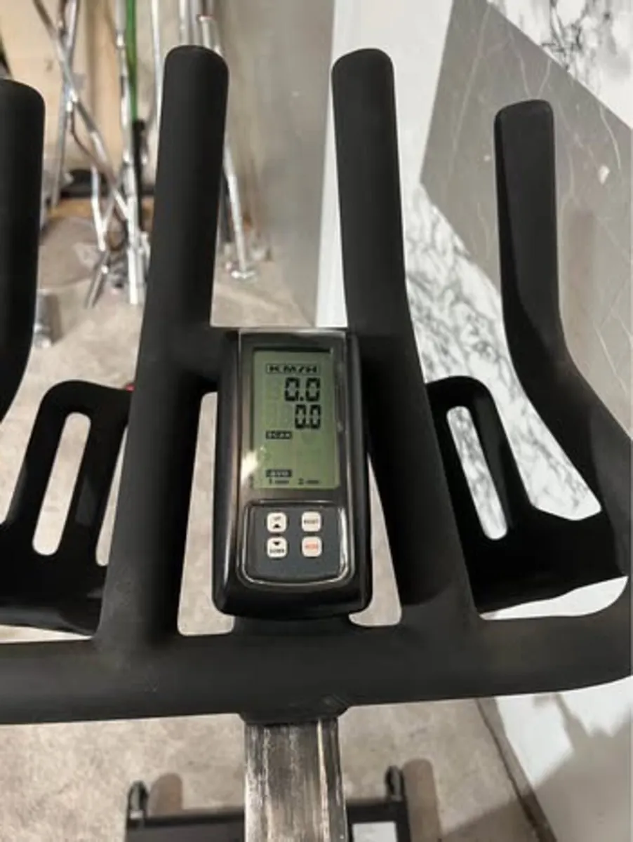 G12 HITT FITNESS LARGE BIKE (LIFE TIME ) - Image 3