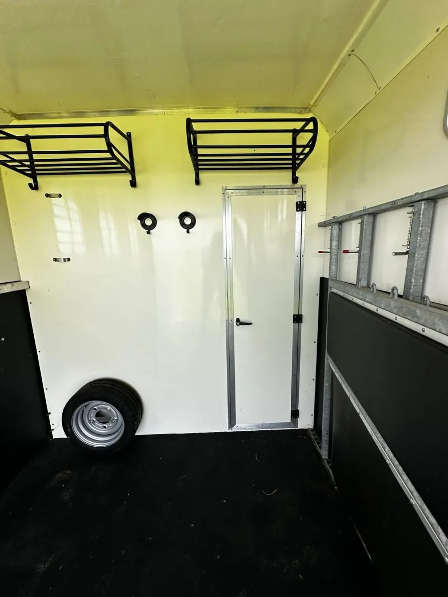Horse box - Image 2