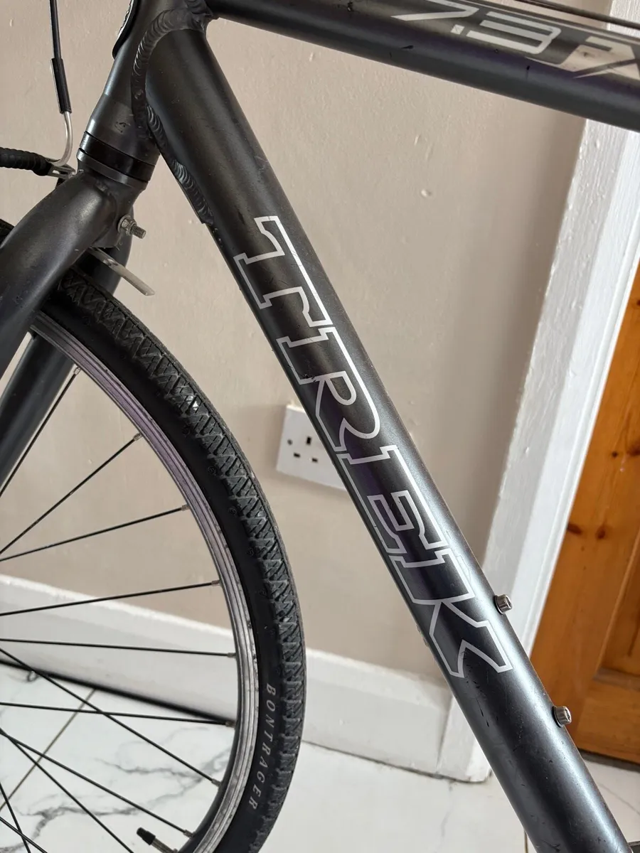 Trek 7.3 FX hybrid bike - Image 2