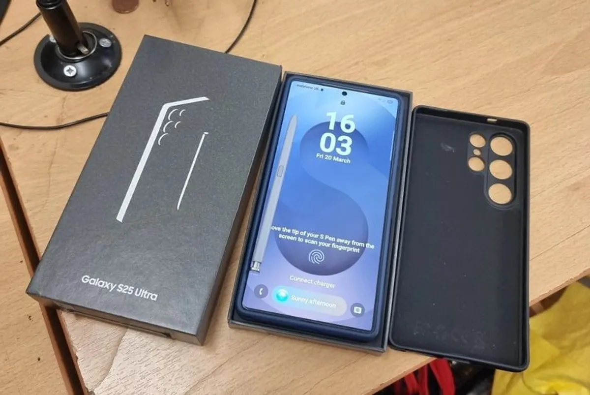 Samsung Galaxy S25 Ultra 5G 512gb Titanium all with box and case - Image 1