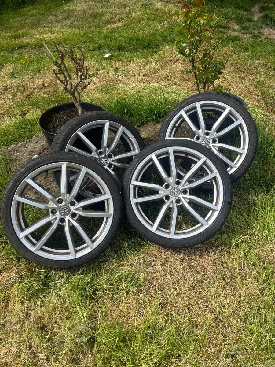 19” PRETORIA SILVER ALLOY WHEELS - Image 1