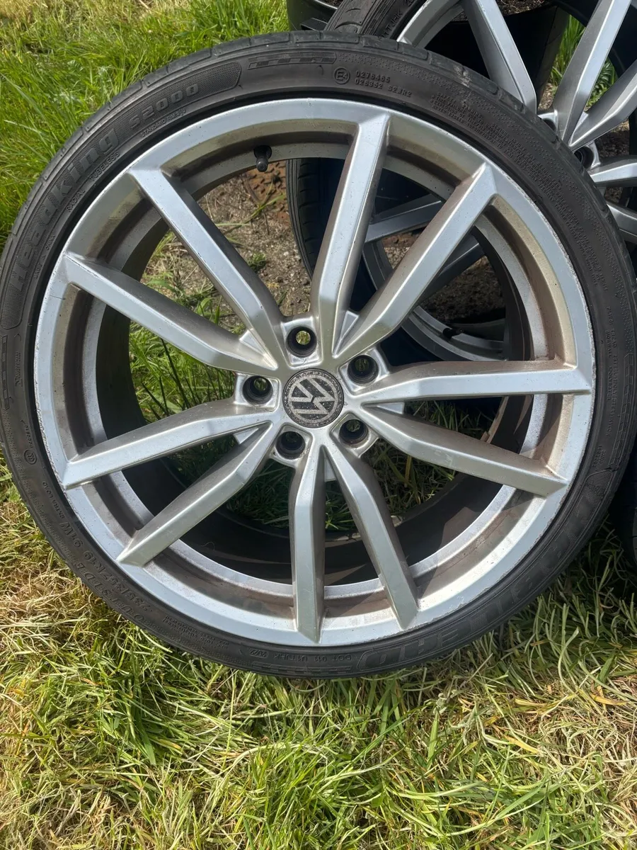 19” PRETORIA SILVER ALLOY WHEELS - Image 2