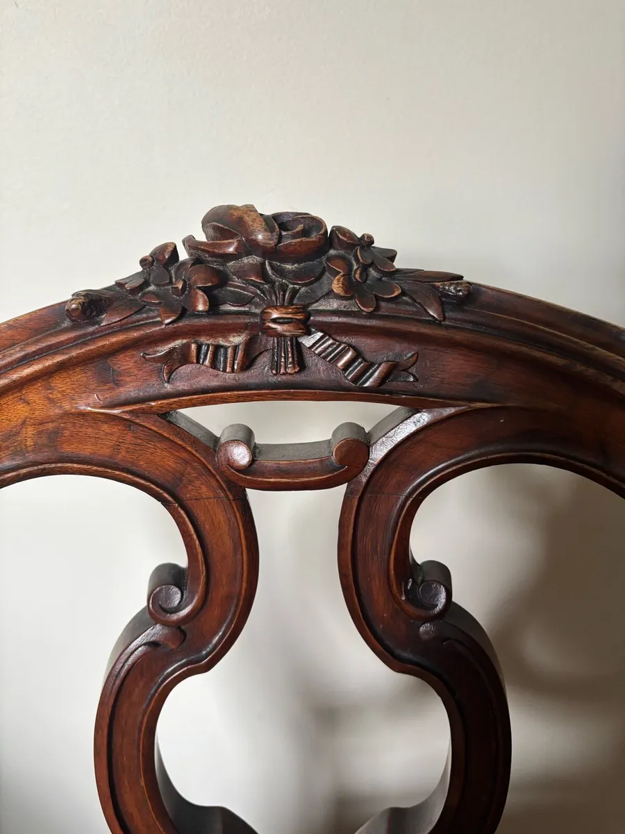 Vintage Victorian style carved walnut accent chair - Image 3