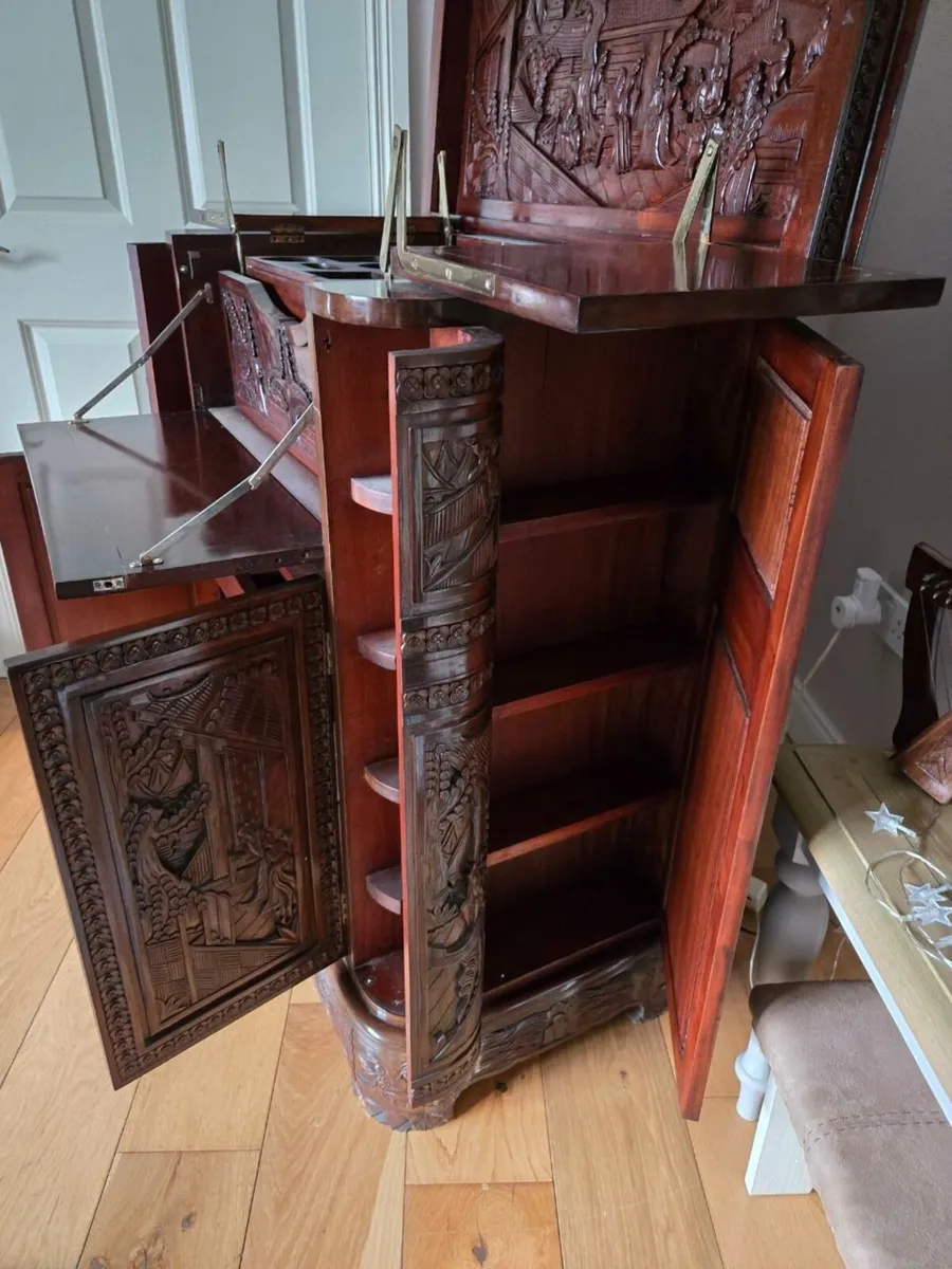 Vintage Chinese-style bar - Image 4