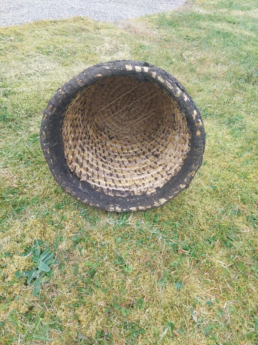 Large straw Bee skep - Image 3
