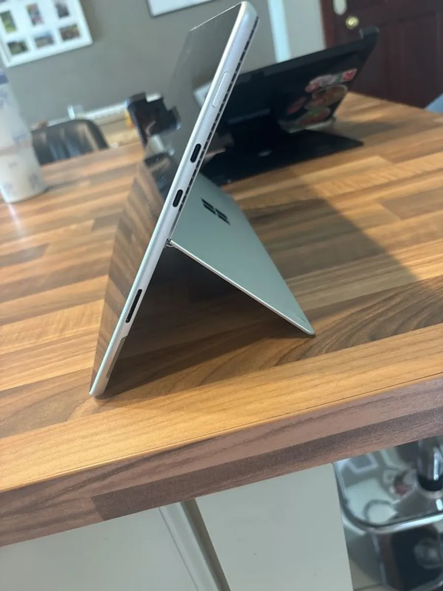 surface pro 8 - Image 4