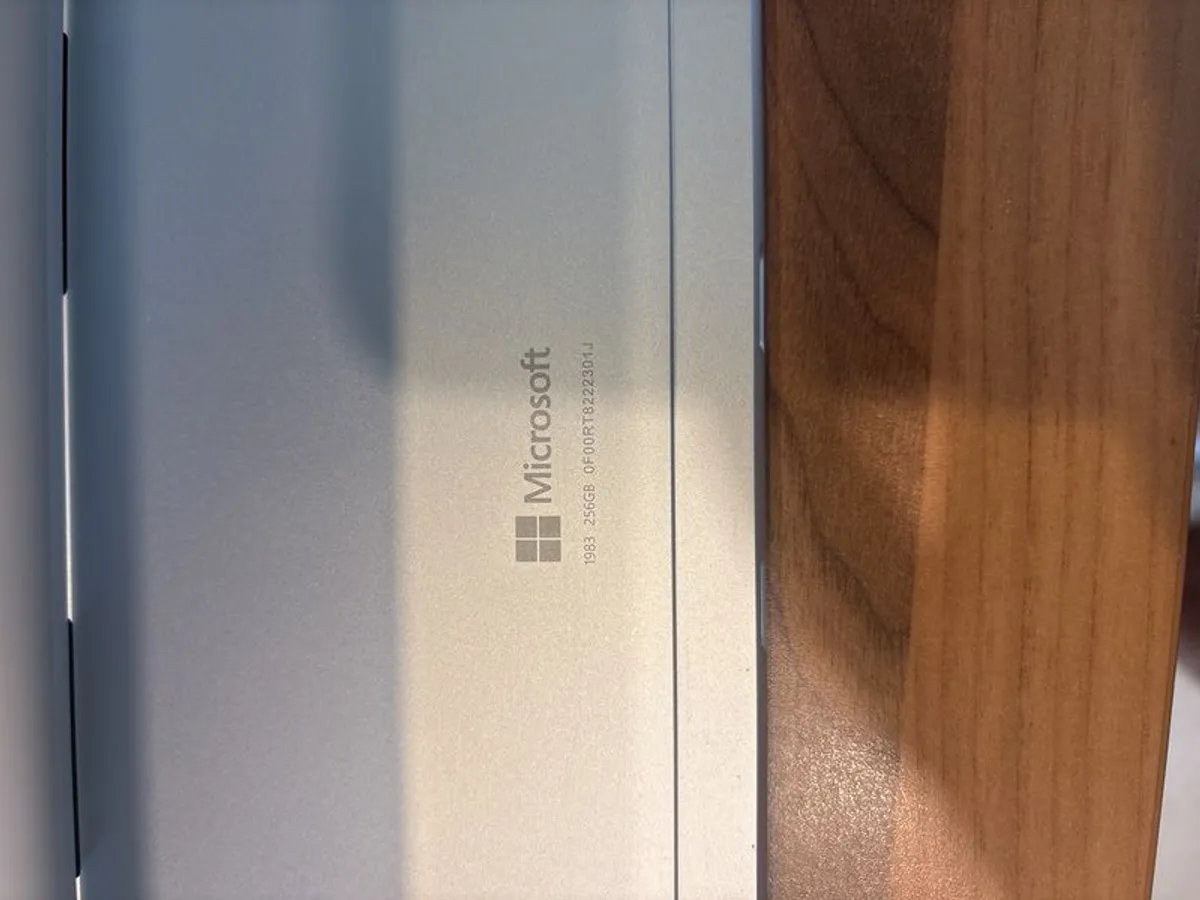 surface pro 8 - Image 2