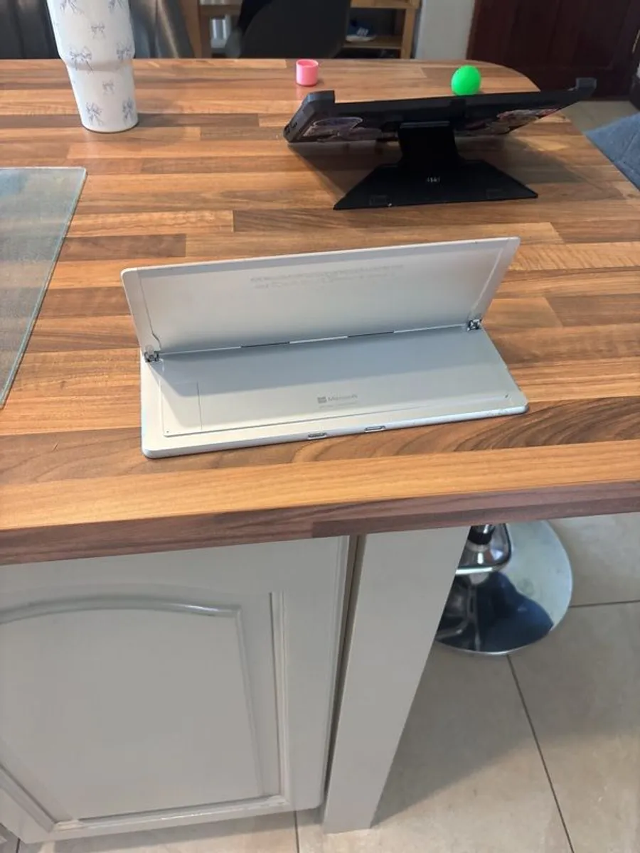 surface pro 8 - Image 3