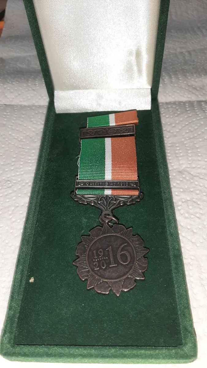1916 Commemorative Medal   ;   in case , - Image 2
