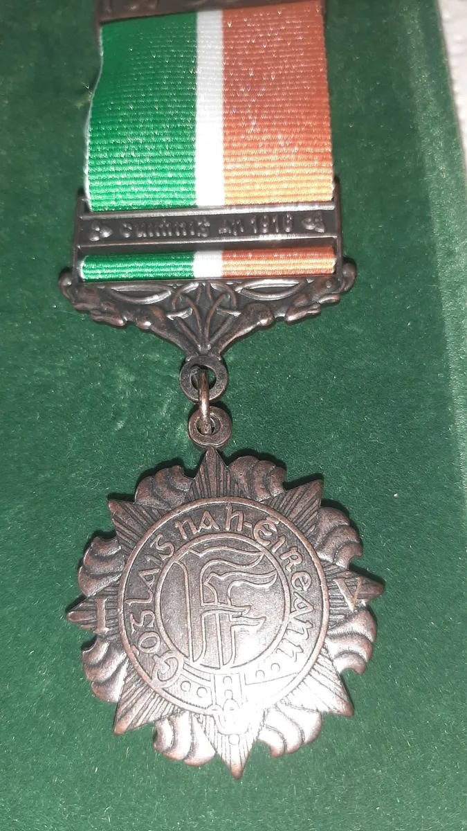 1916 Commemorative Medal   ;   in case , - Image 1