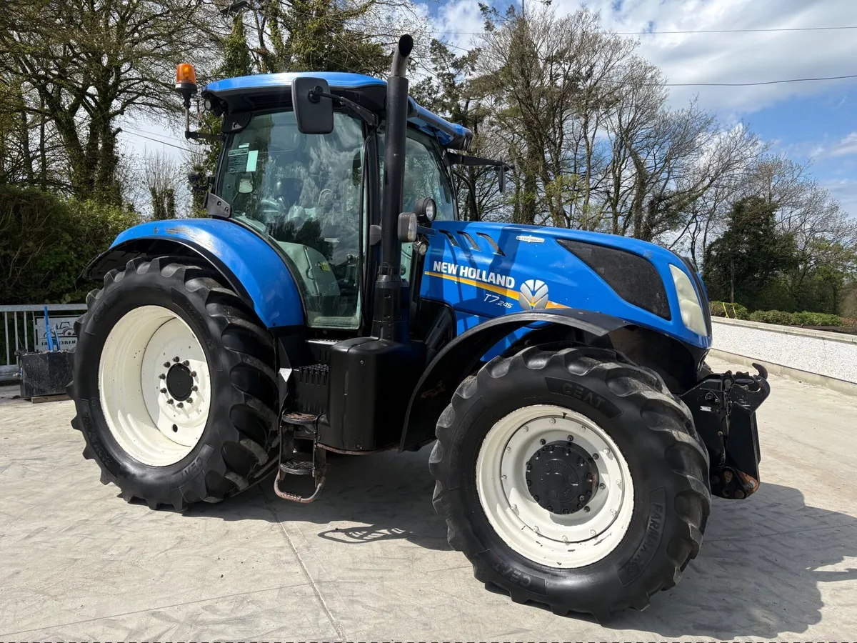 2017 New Holland T7.245 ***Front PTO*** - Image 2