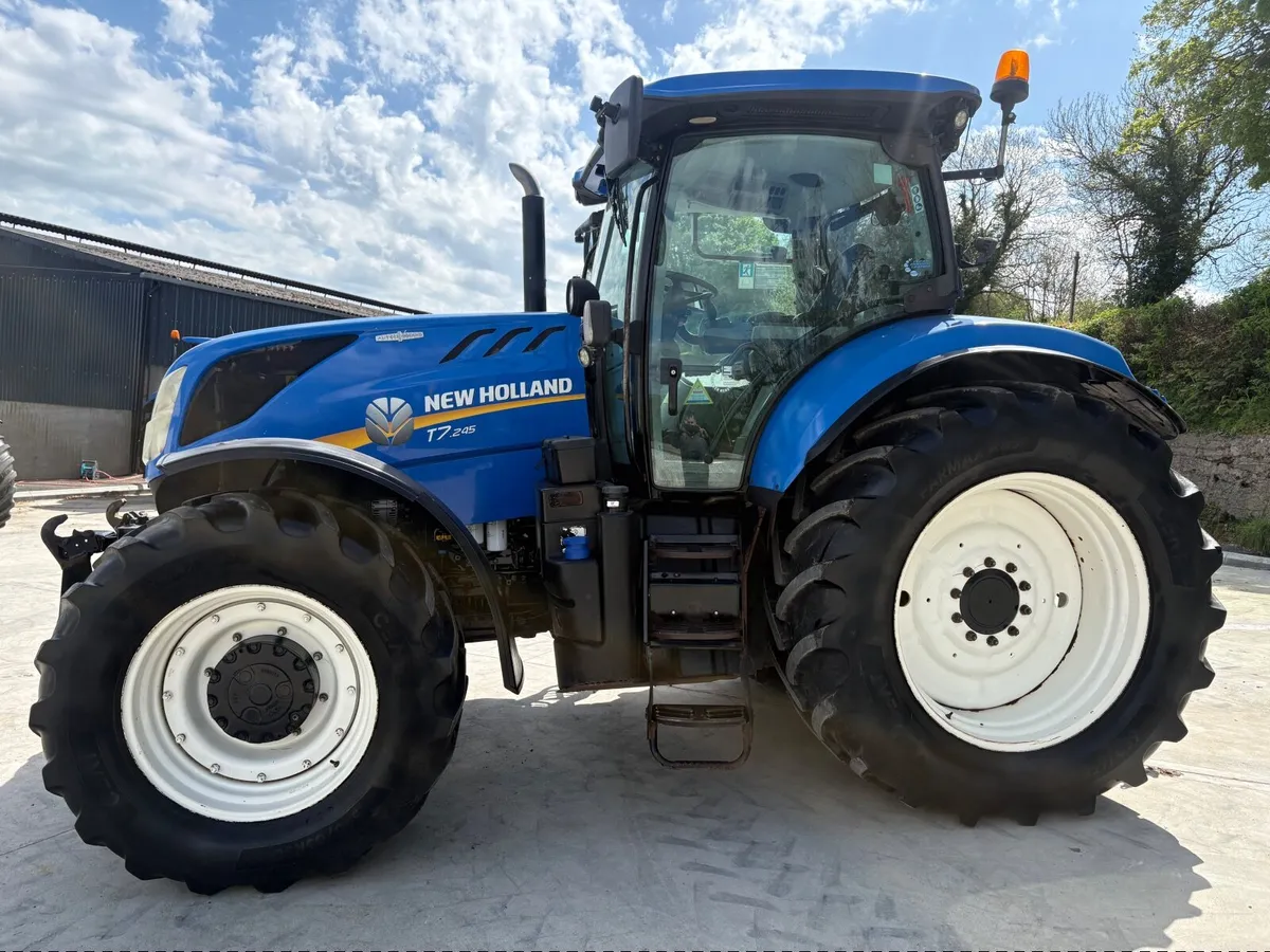 2017 New Holland T7.245 ***Front PTO*** - Image 4