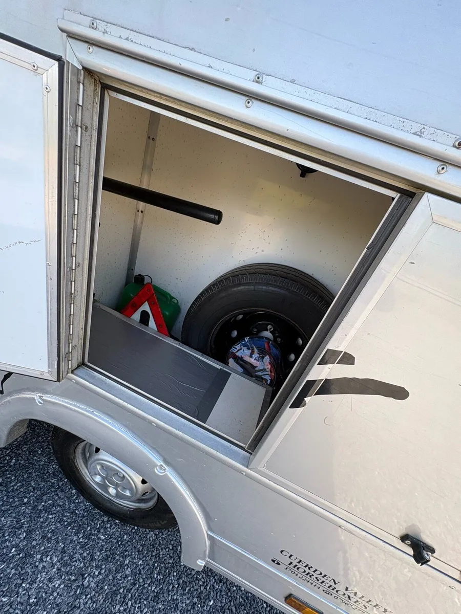 NI  registered Horse lorry - Image 3
