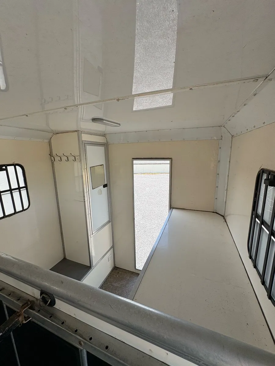 NI  registered Horse lorry - Image 4