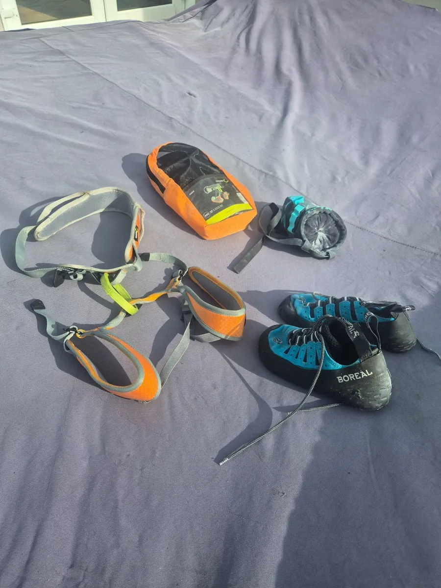 Climbing equipment - Image 1
