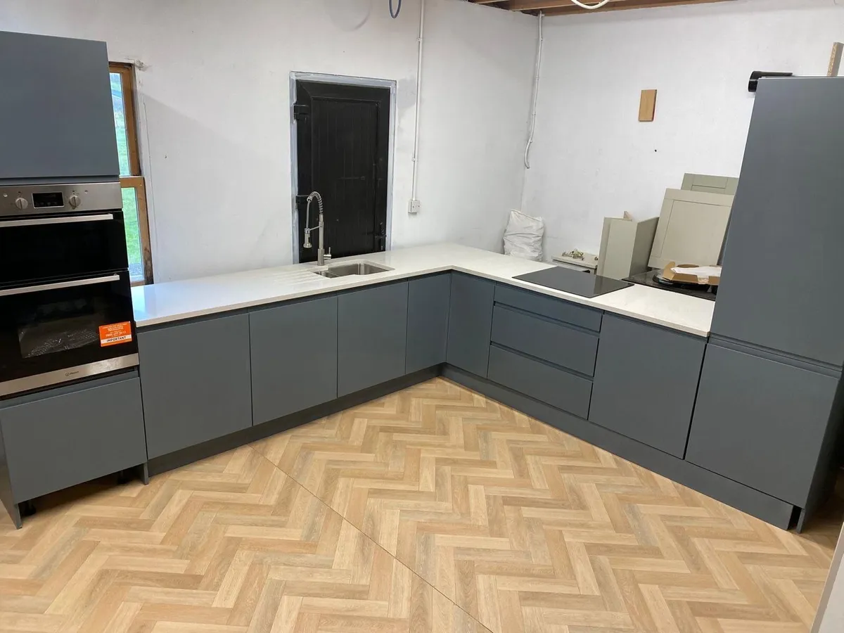 Painted Kitchen - Image 4