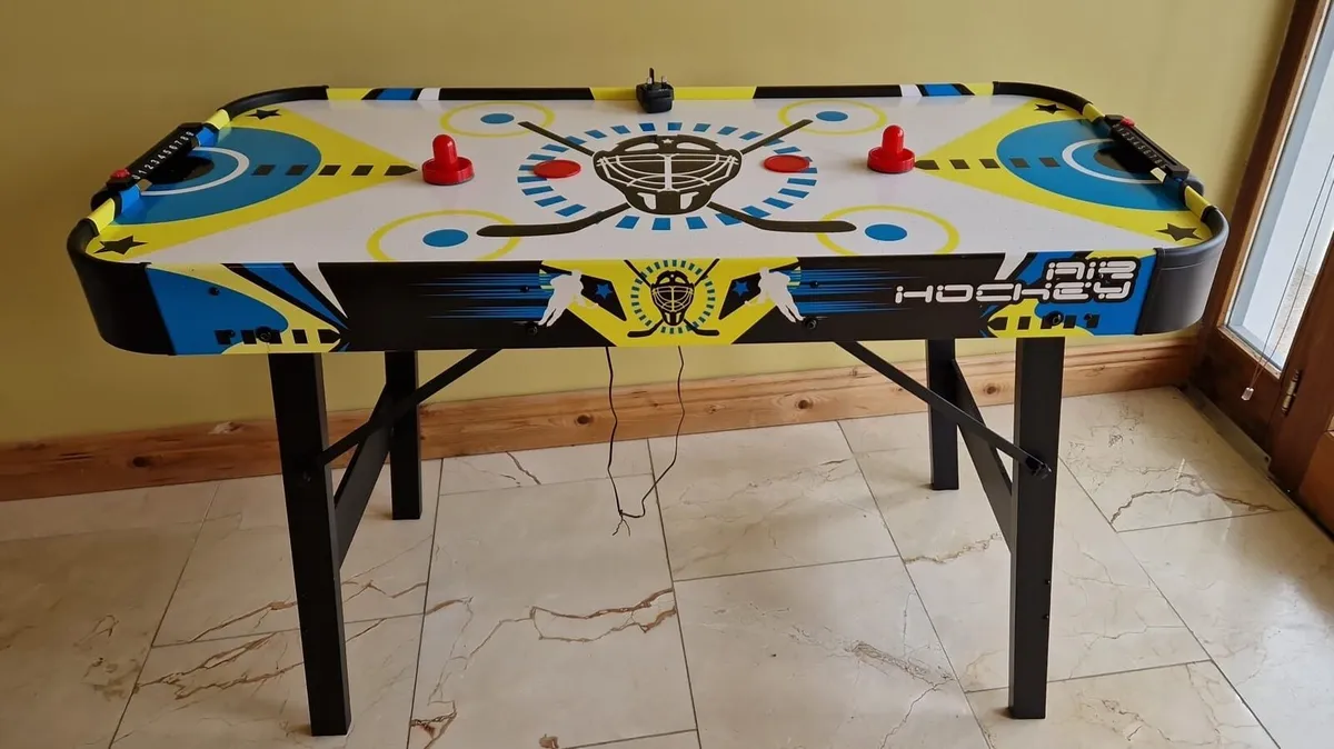Air hockey table - Image 1