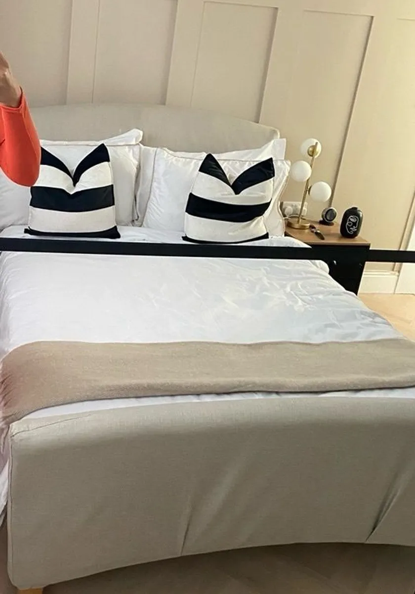 Double bed frame - Image 1