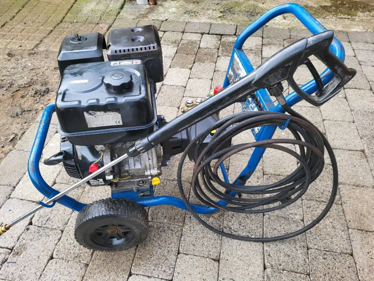 13hp pressure washer. - Image 1