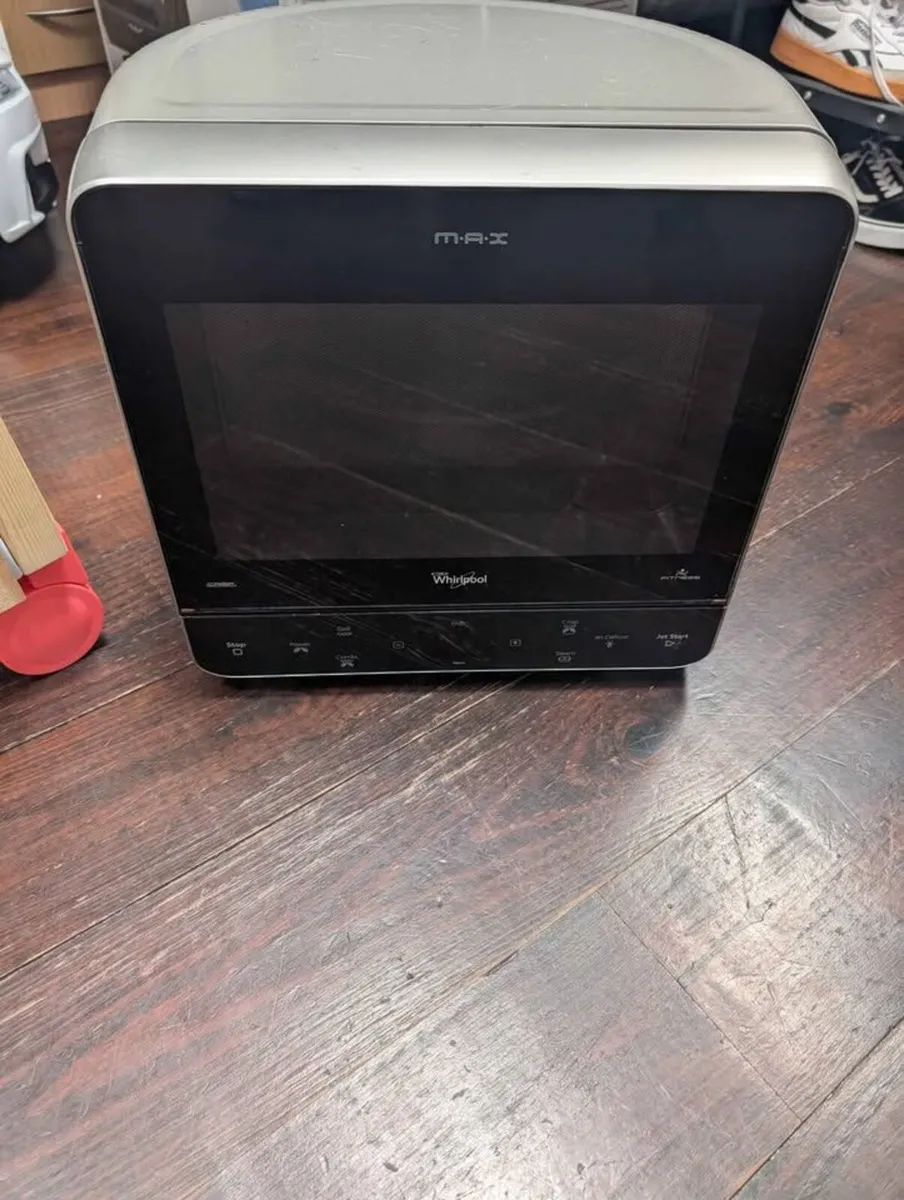 Whirlpool MAX 39S Compact Microwave with Grill - Image 1