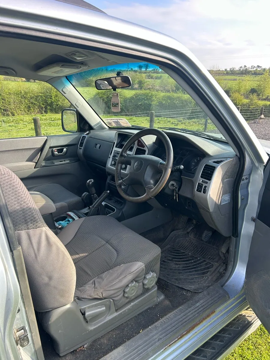 Mitsubishi Pajero - Image 4