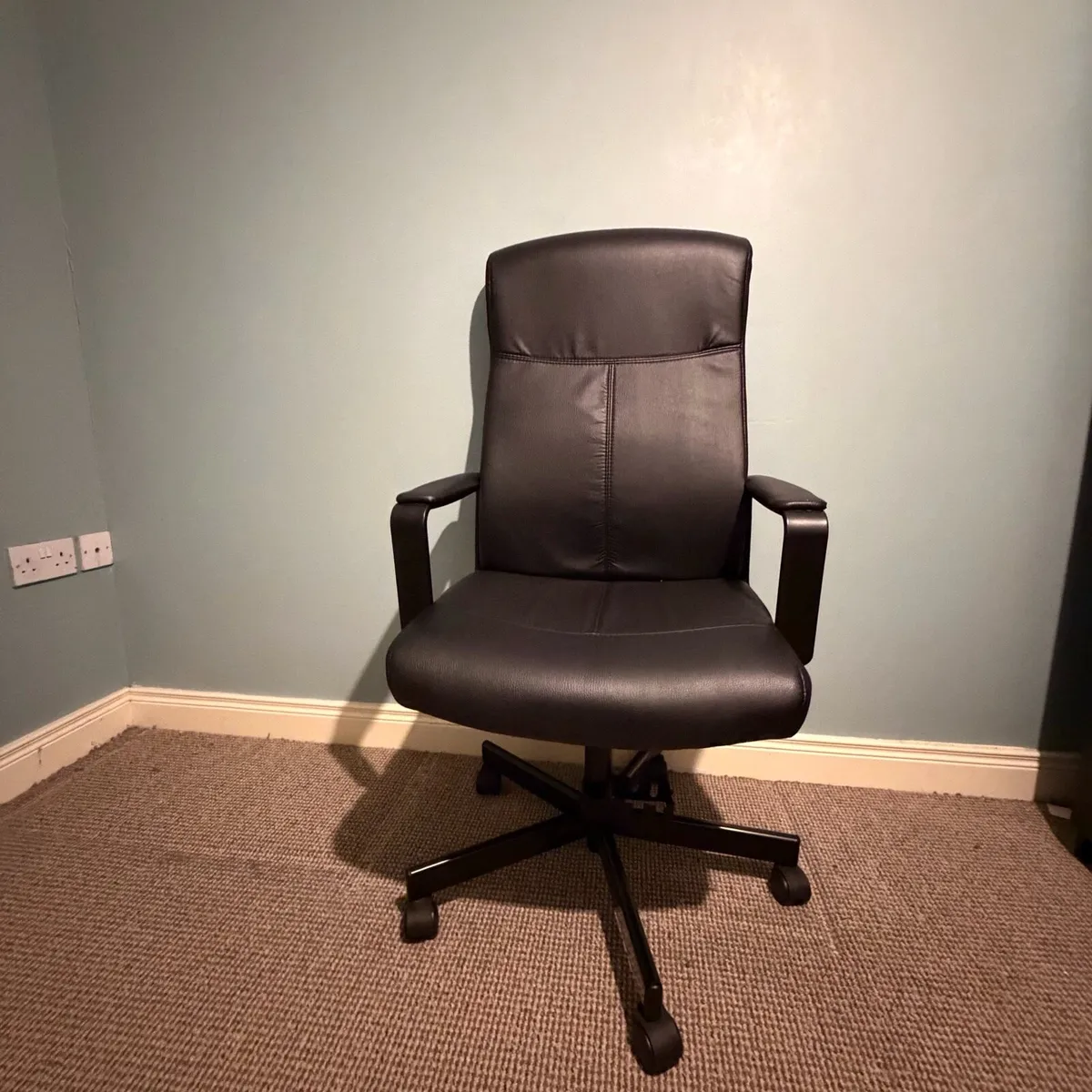 Office chair and Table - Image 2
