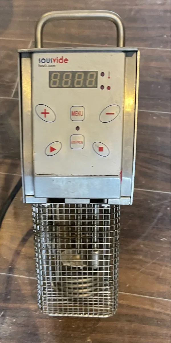 Sous vide large circulator