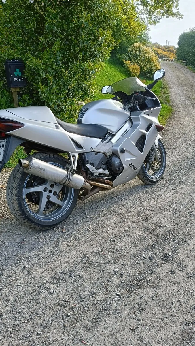Honda VFR800fi - Image 3