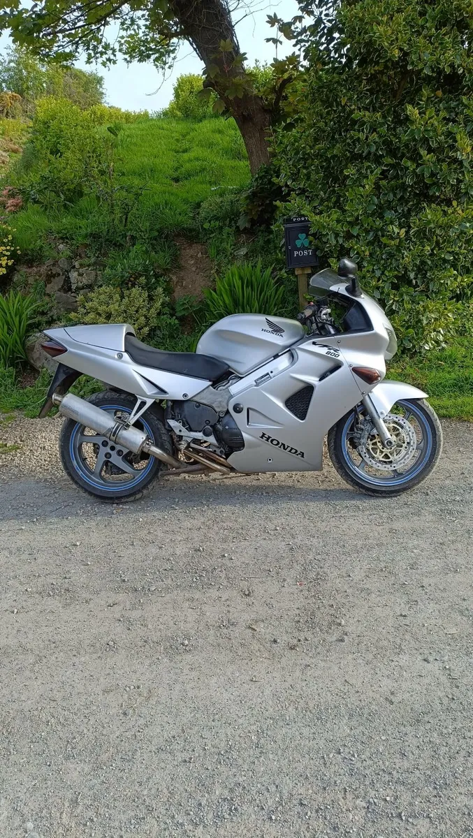 Honda VFR800fi - Image 1