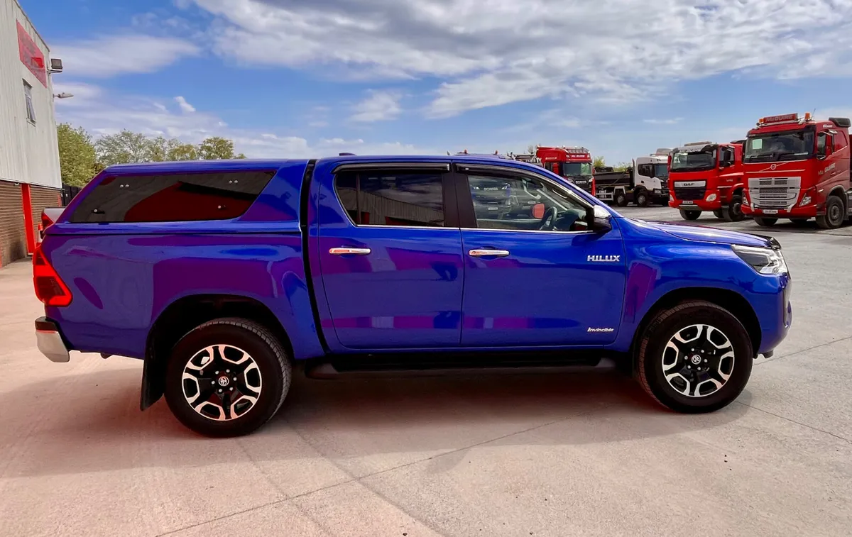 2023 Toyota Hilux Invincible 2.4 - Image 3