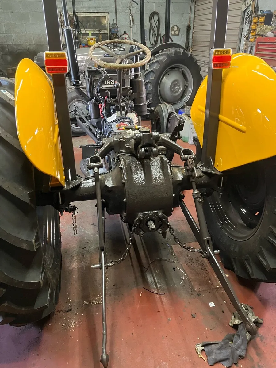 Vintage tractor - Image 4