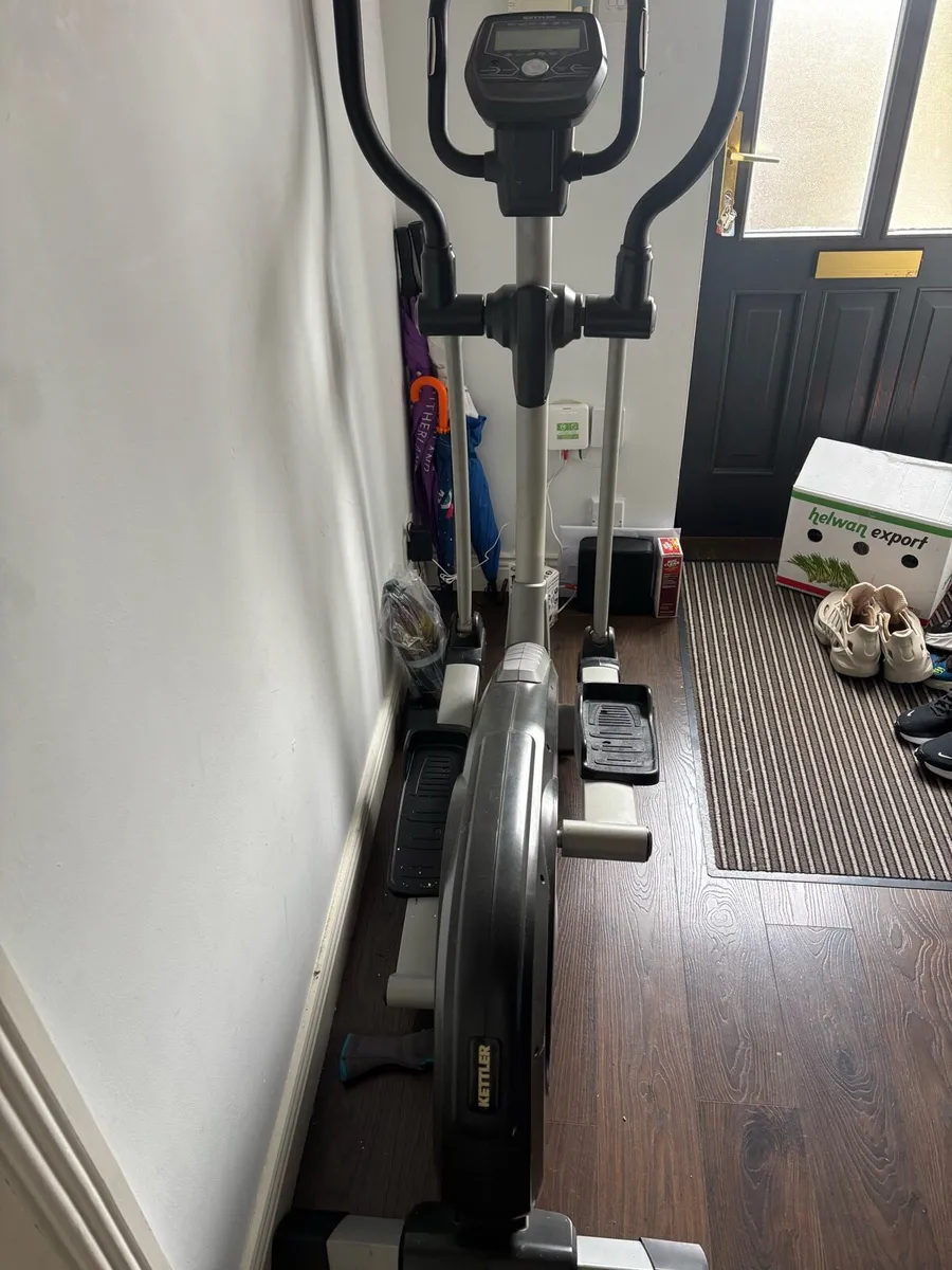 Cross trainer - Image 1