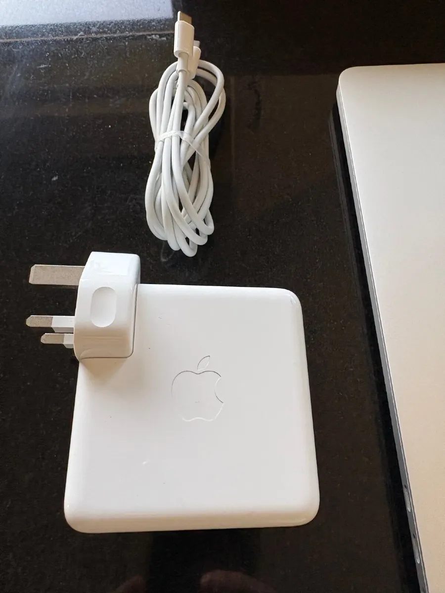 As New 16" Apple Macbook Pro Tahoe Os 512SSD|16GB - Image 3