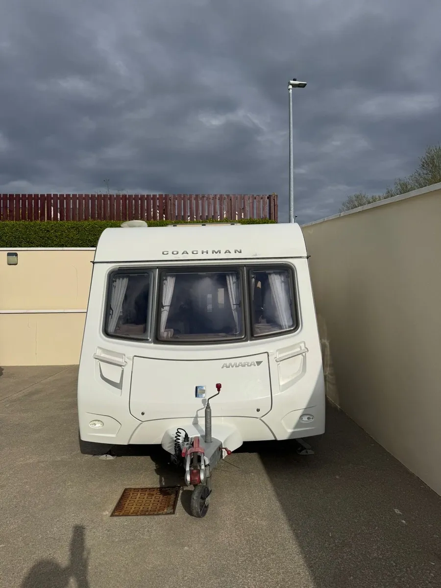 Coachman Amara - Image 1