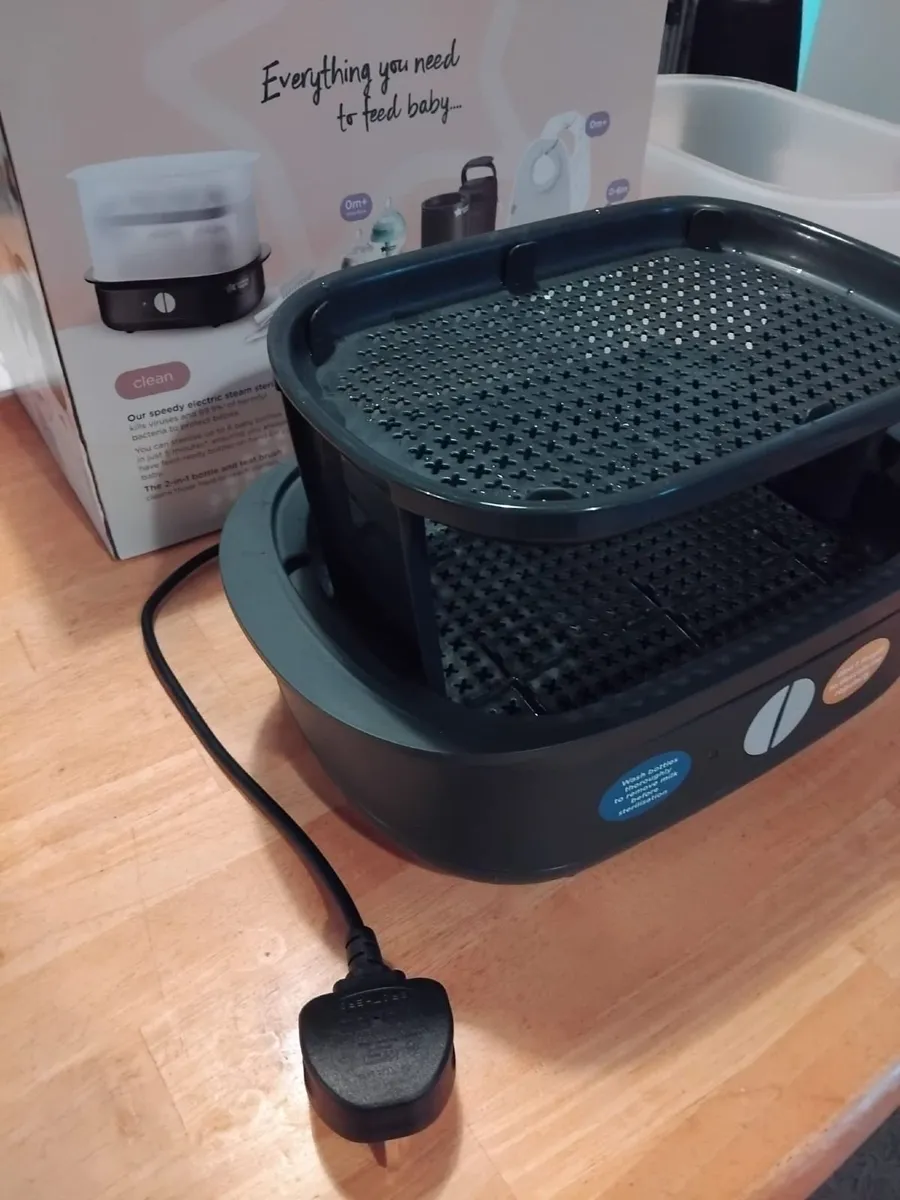 Tommee Tippee Electric Steam Steriliser and Bottle - Image 4