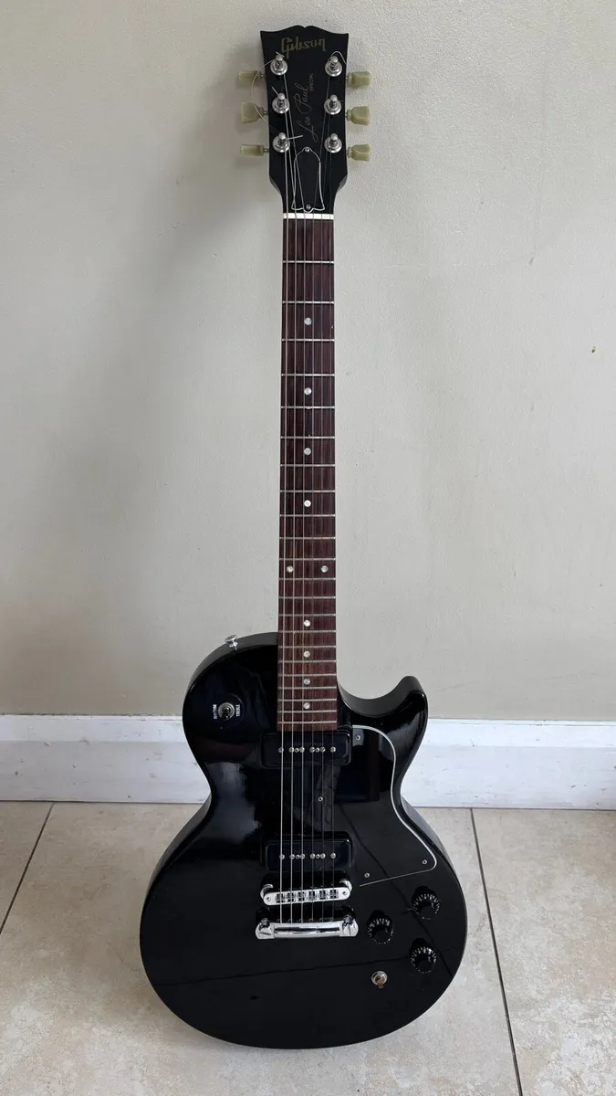 Les Paul Guitar - Image 1