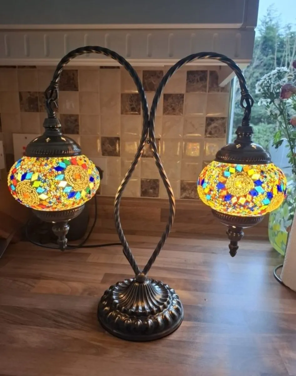 TABLE LAMP
