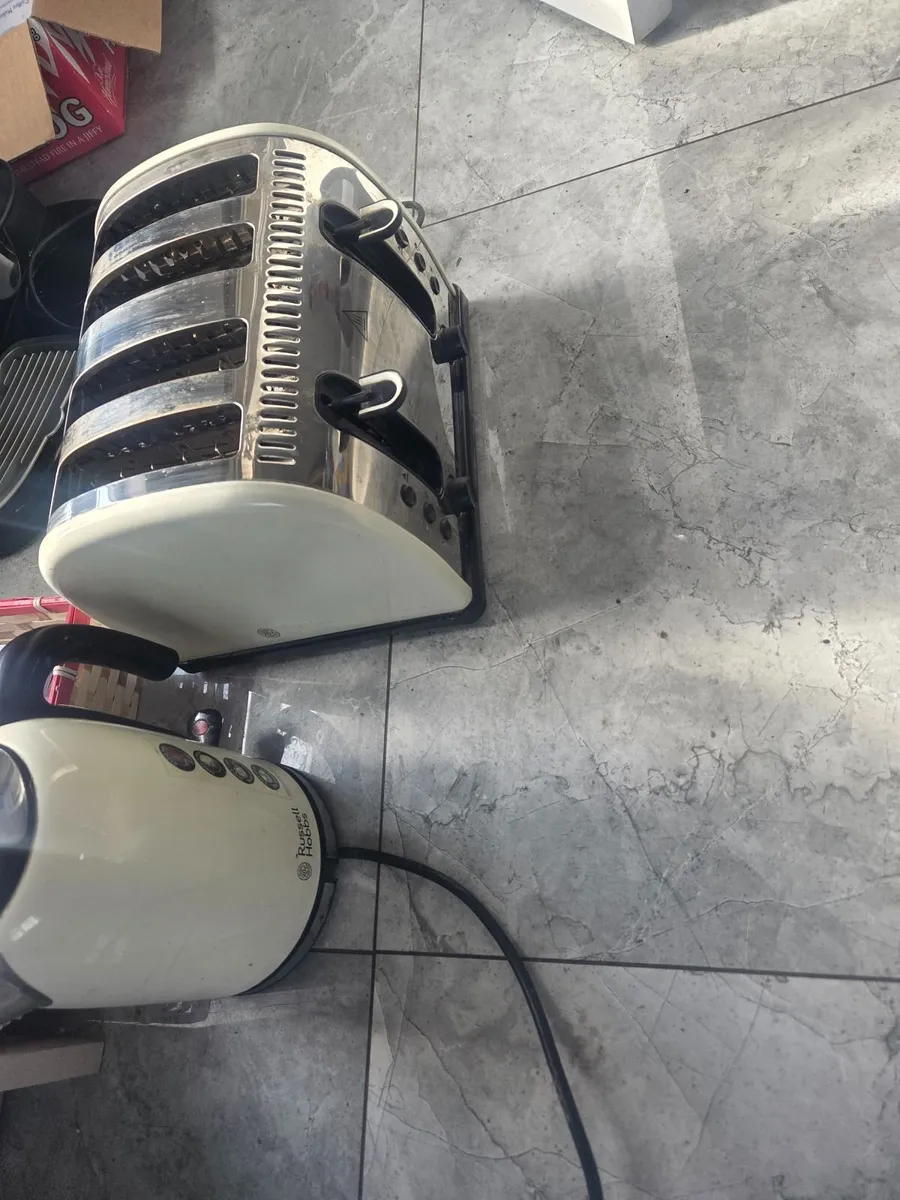 Kettle and toaster - Image 1