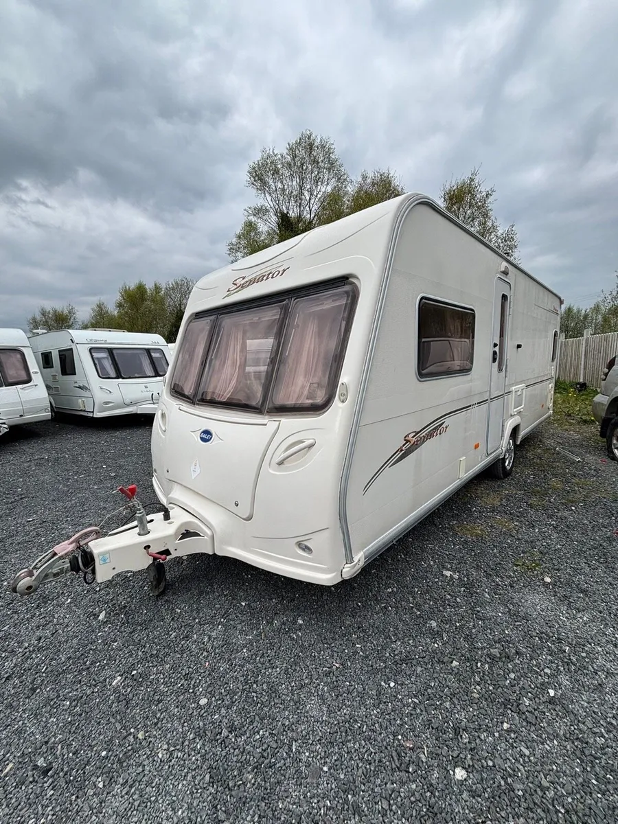 Bailey senator 4 berth fixed bed caravan - Image 4