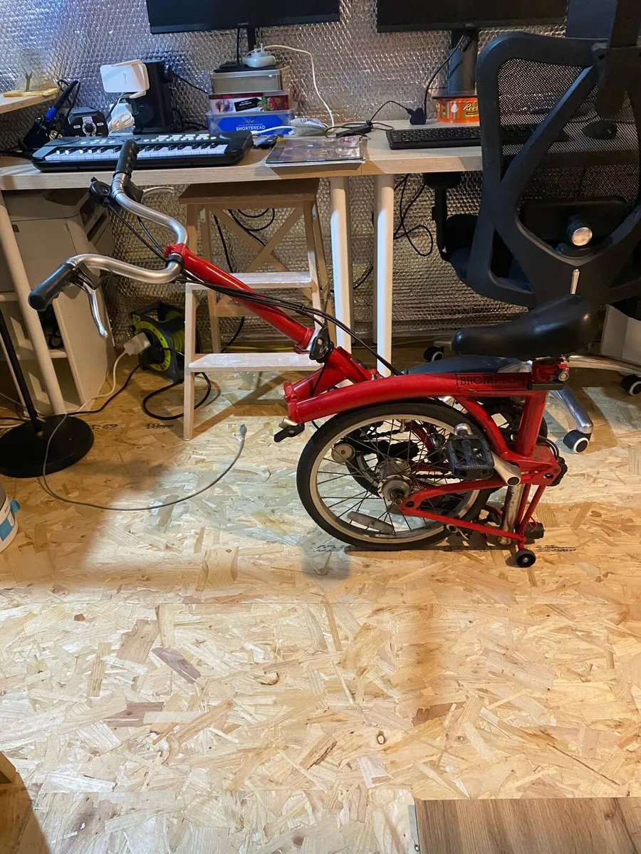 Classic Brompton 3 Speed bike - red - Image 2