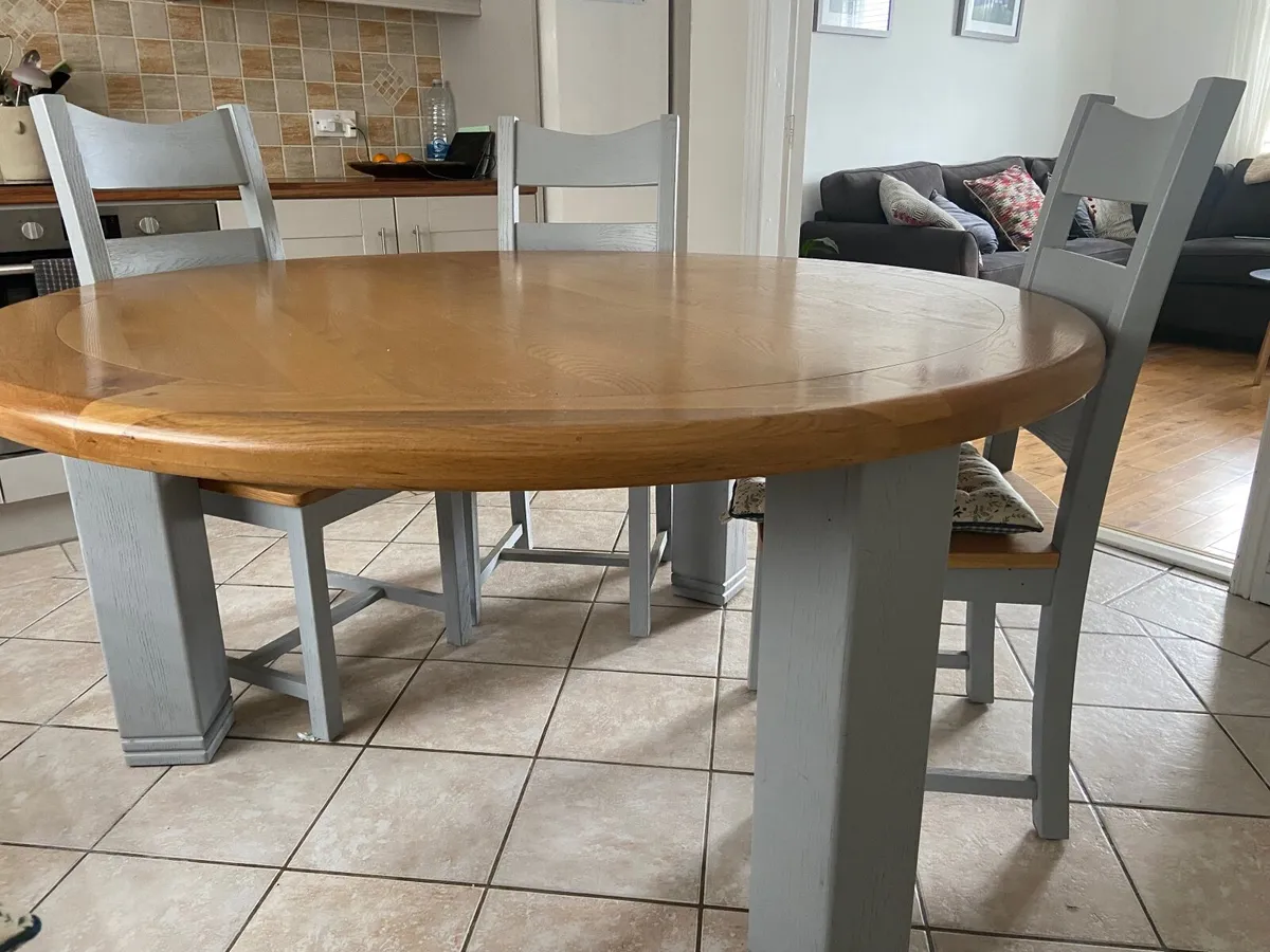 Solid wood kitchen table and 6 chairs - Image 1