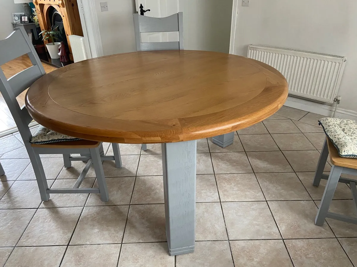 Solid wood kitchen table and 6 chairs - Image 2
