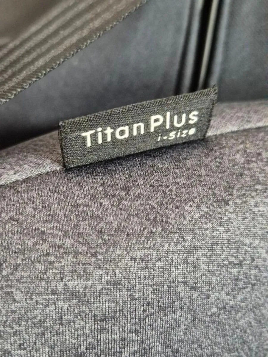 JOIE ISPIN 360 Rotating i-Size // Maxi-Cosi Titan Plus i-Size Car Seat // JOIE Elevate R129 Child Car Seat - Image 2