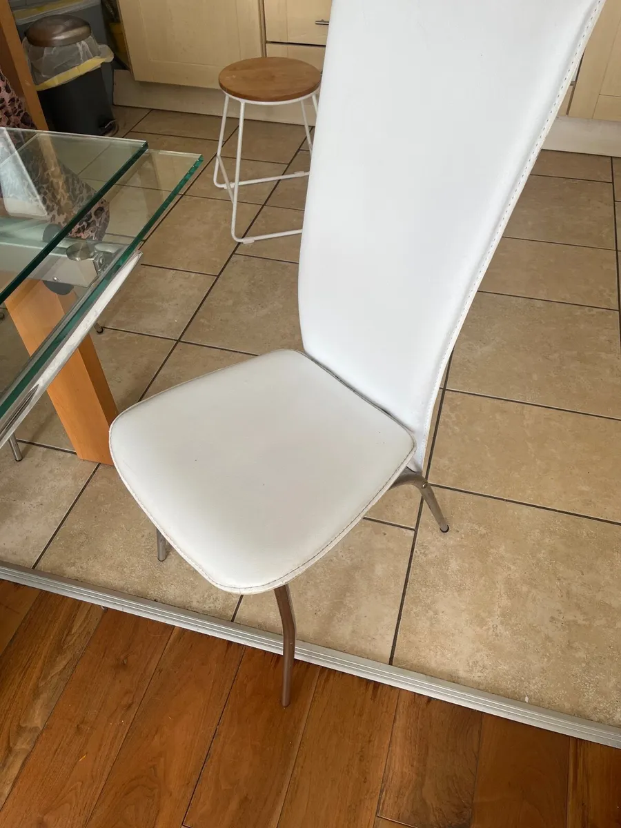 Glass table and chairs - Image 4