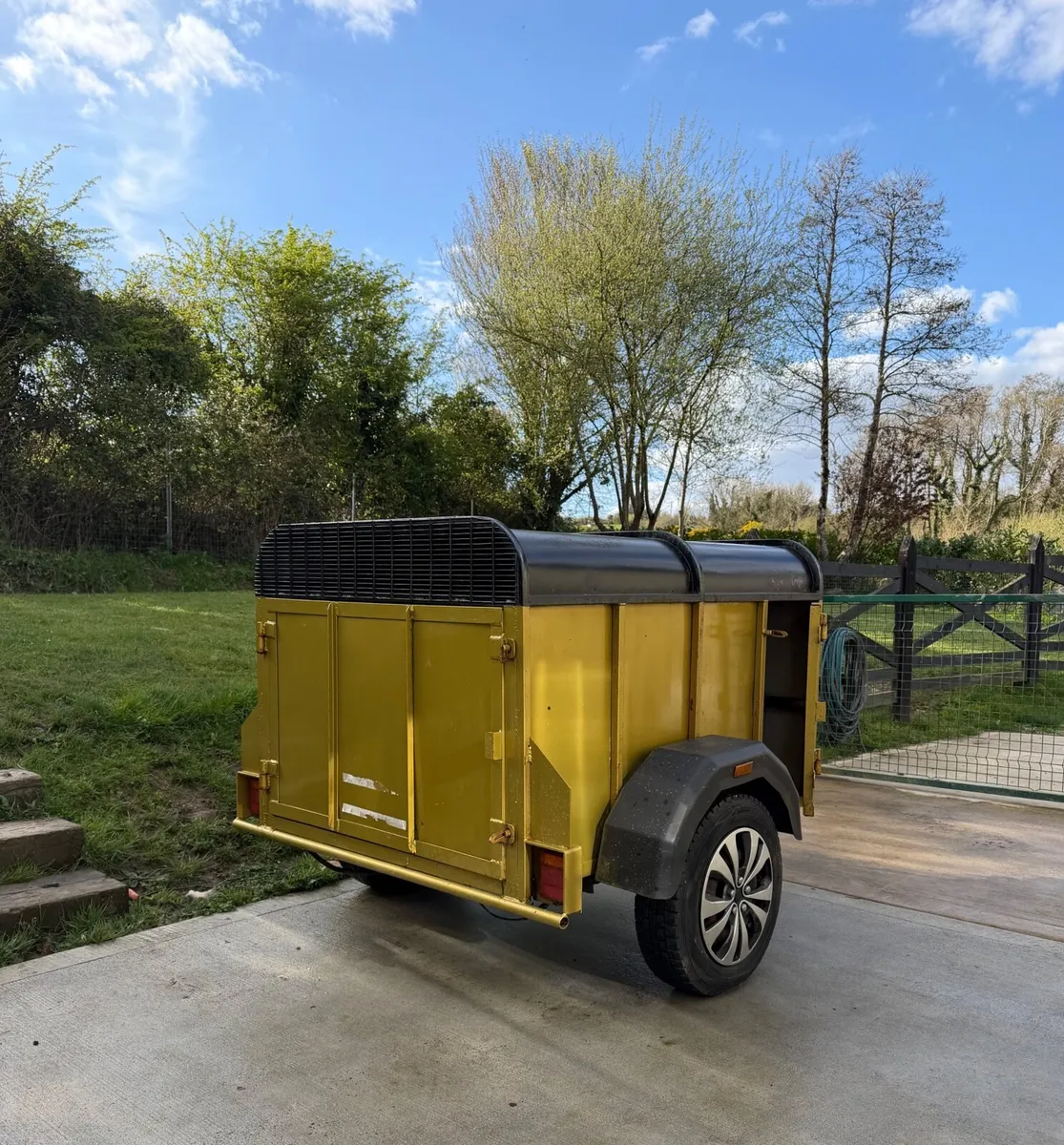 Dog trailer - Image 1