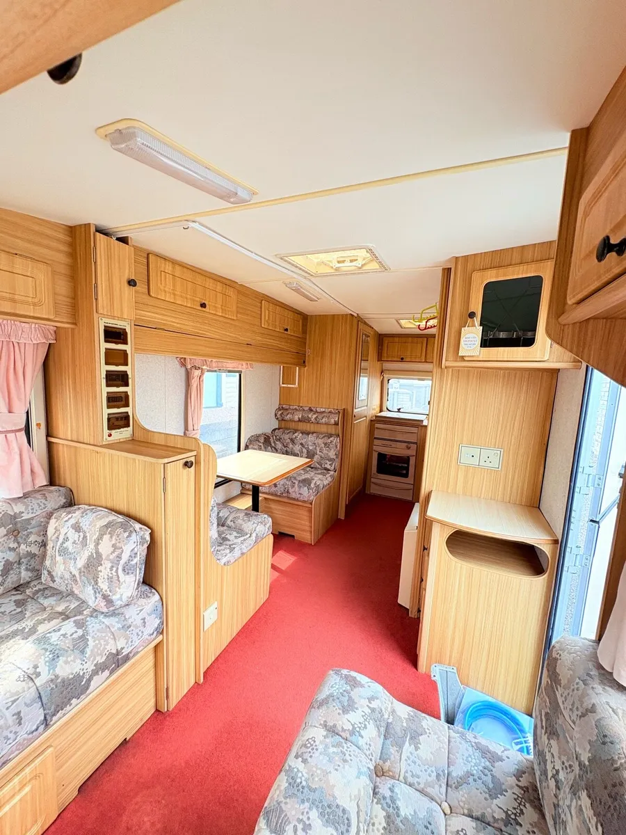 4/5 berth caravan - Image 2