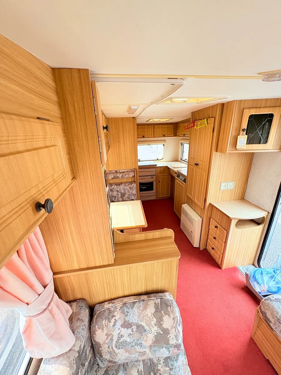 4/5 berth caravan - Image 1