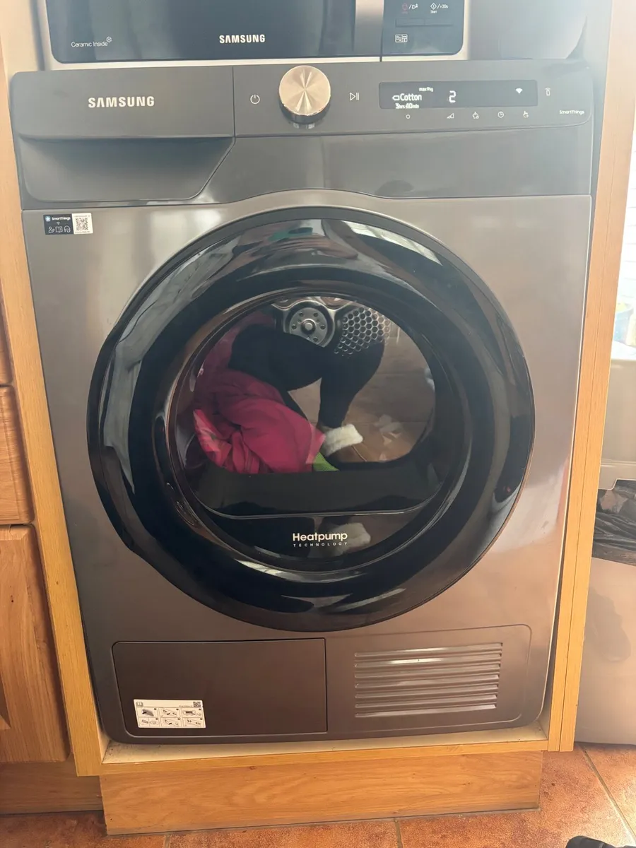 Washing machine and dryer - Image 1
