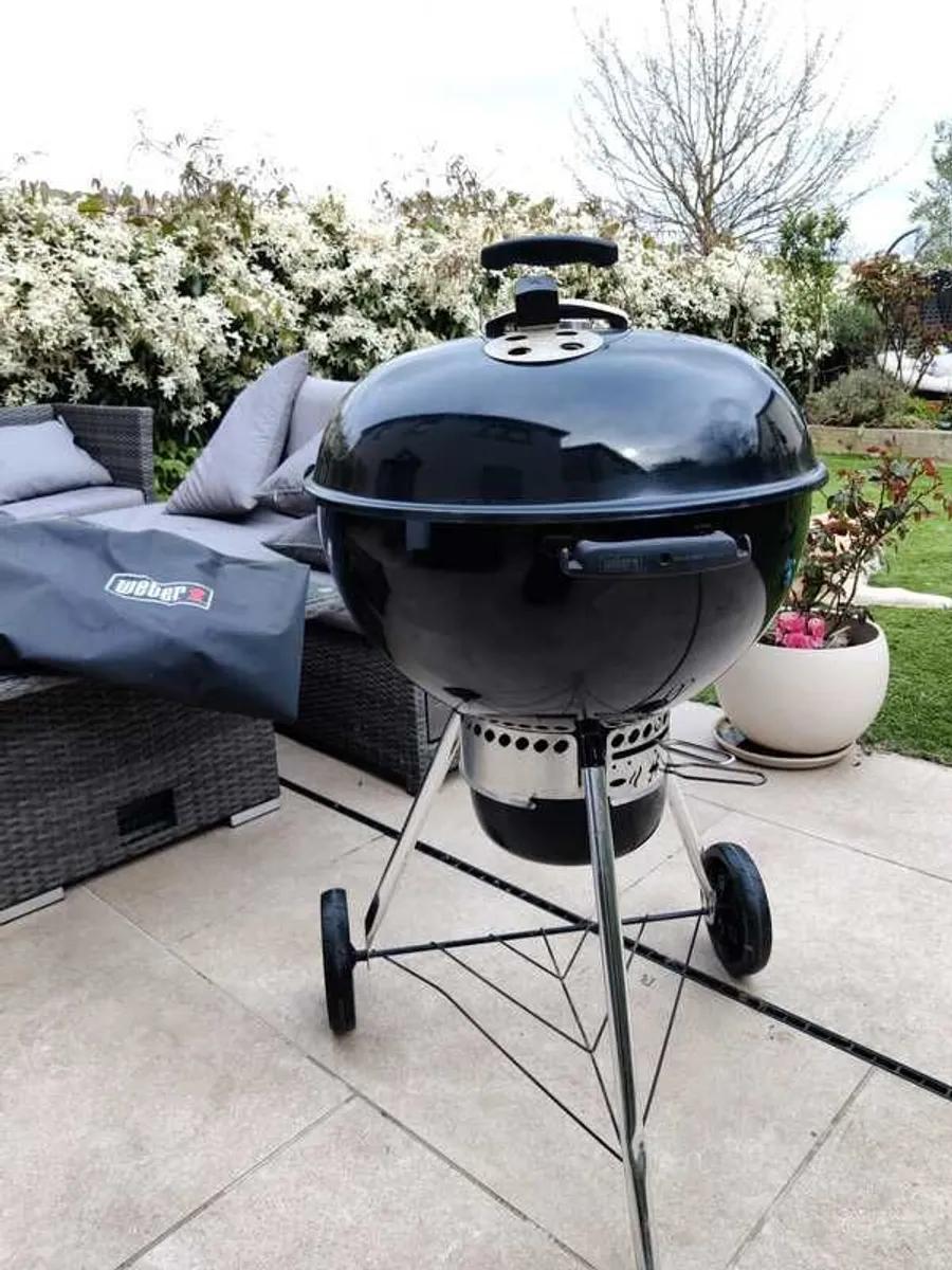 Weber Master (Charcoal) BBQ with cover - Image 1
